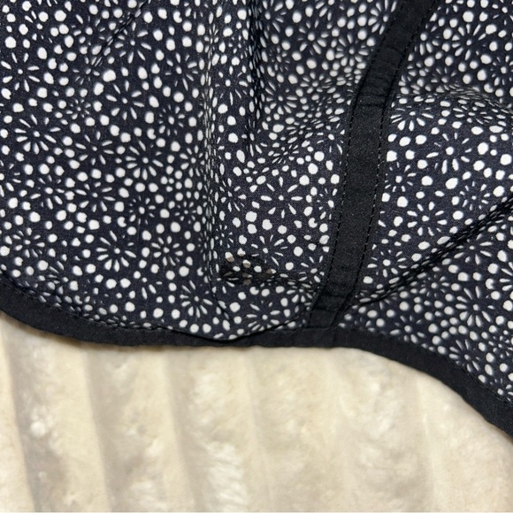 Lululemon Athletica Black and White Patterned Shorts Tracker Size 10 - Picture 6 of 8